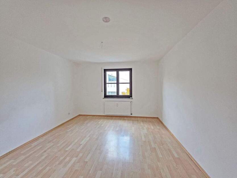 Großzügige 3-Zimmerwohnung mit 2 Bädern und terassenähnlichem Balkon.... 3 zimmer