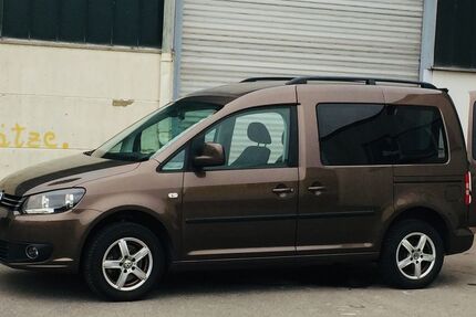 VW Caddy 179.000 km 8.400 &euro; Neumünster 24536