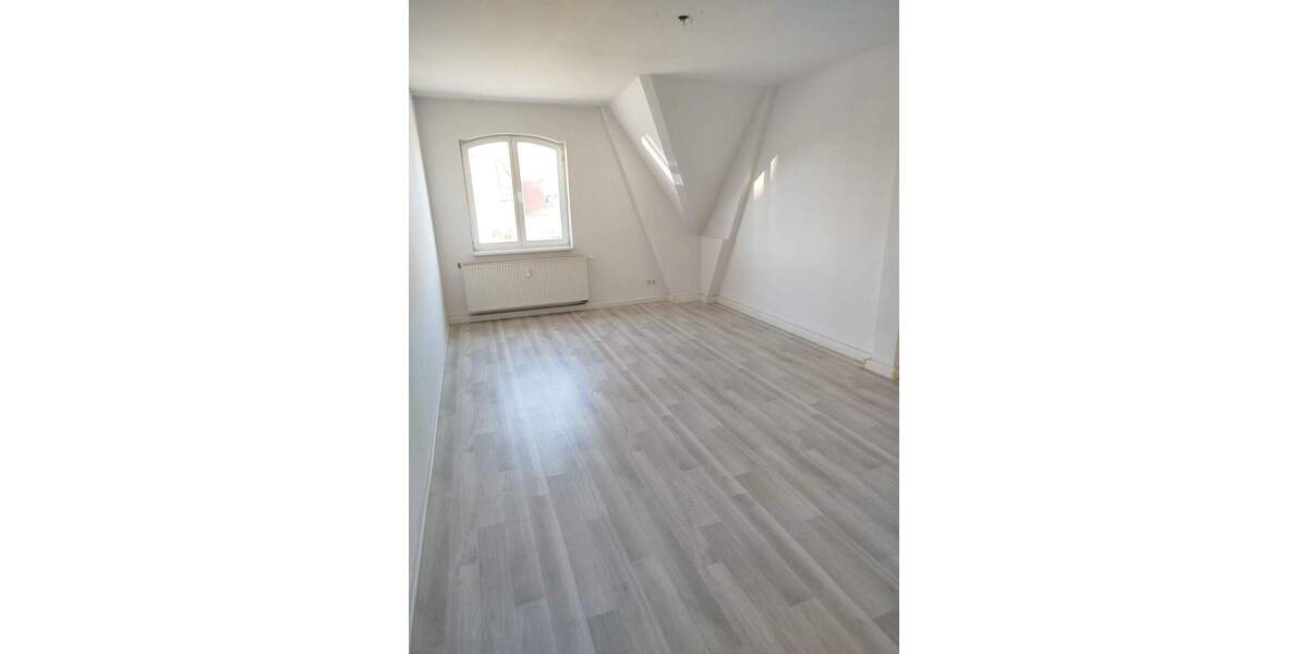 Etagenwohnung Dessau-Roßlau Innenstadt - 3 Zimmer, 104 m&sup2;, 680&euro; | Angebot:25355733