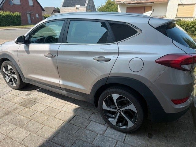 Hyundai TUCSON 99.890 km 14.200 &euro; Minden 32425
