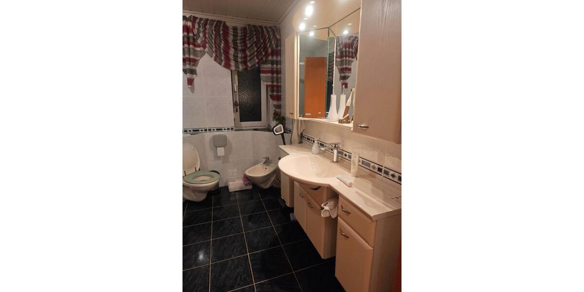 Erdgeschoßwohnung Wolfsburg Ehmen - 7 Zimmer, 200 m&sup2;, 1.150&euro; | Angebot:26154415
