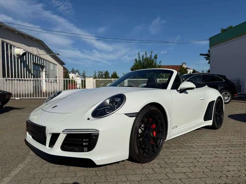 911