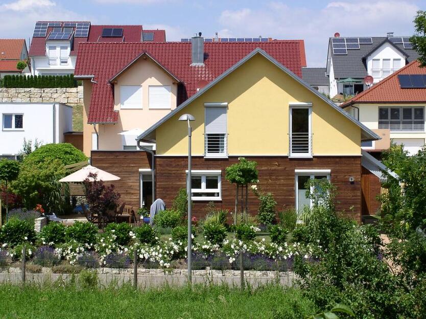 Neuwertiges Einfamilienhaus, energieeffizient mit Wärmepumpe