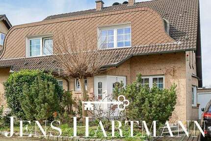 Familienfreundliches Wohnen in Saarn: Stilvolle Doppelhaushälfte mit Garten, Kamin und Garage 4 zimmer