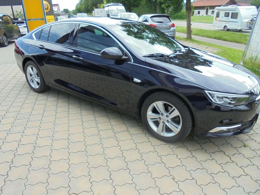 Opel Insignia 69.600 km 18.490 € Petting 83367