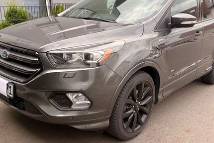 Ford Kuga 142.500 km 12.750 &euro; Roding 93426