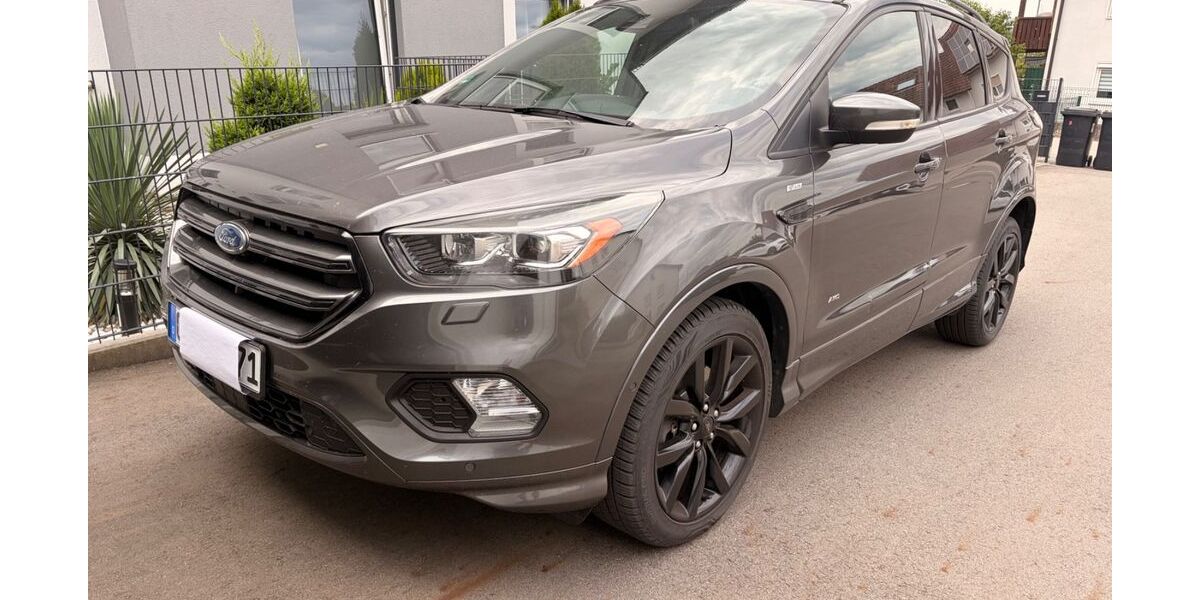 Ford Kuga 142.500 km 12.750 &euro; Roding 93426