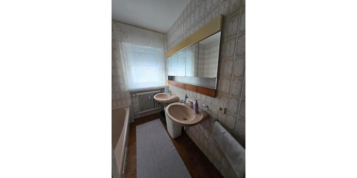 Modernisierte 3-Zimmer Wohnung mit Balkon und Garage zu verkaufen 3 zimmer