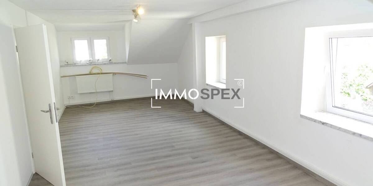 Steinen nähe neues Klinikum: Große 4-Zimmer-Wohnung im DG 4 zimmer