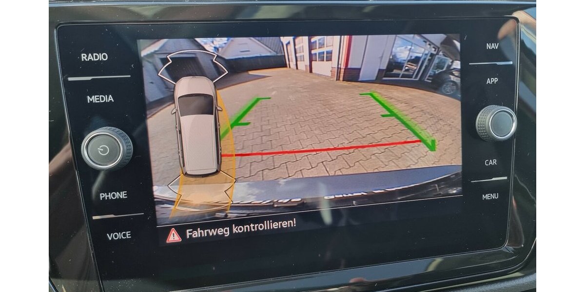 VW Touran Highline BMT LED ACC Nav Panorama 7-Sitze 37.700 km 27.850 &euro; Garrel 49681