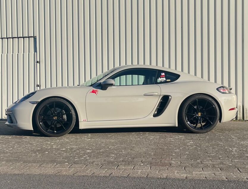 Porsche Cayman 16.000 km 69.718 € Berlin 12305
