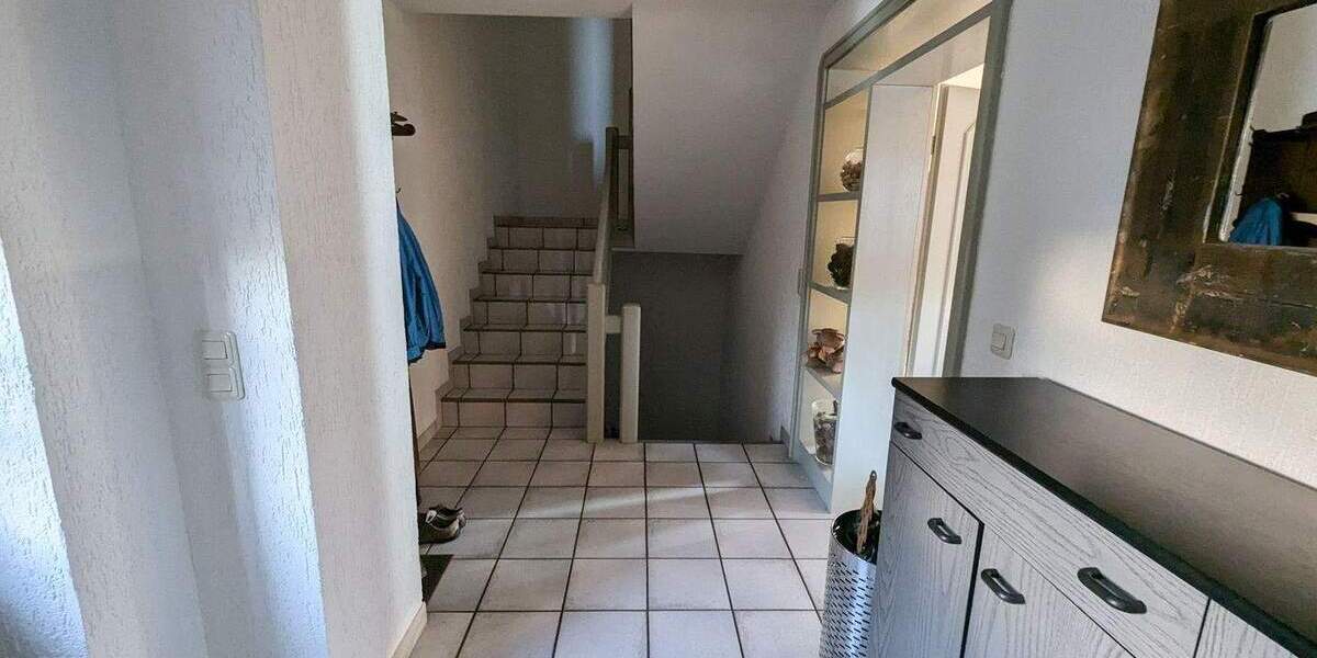 Mehrfamilienhaus, Wohnhaus Voerde - 8 Zimmer, 247 m&sup2;, 499.000&euro; | Angebot:24691287