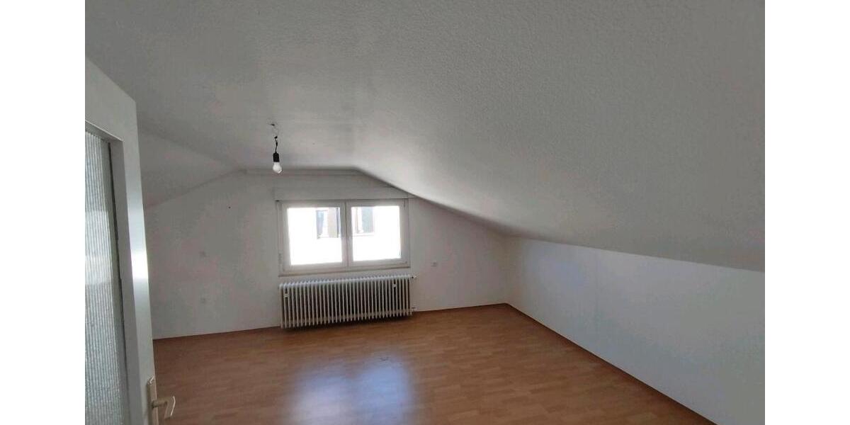 Dachgeschoßwohnung Mühlacker - 2 Zimmer, 55 m&sup2;, 650&euro; | Angebot:25046514