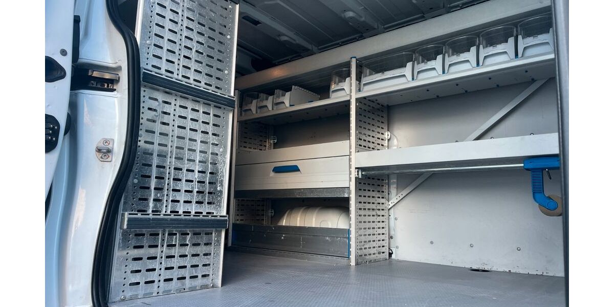 Opel Vivaro 72.892 km 15.999 &euro; München 81825