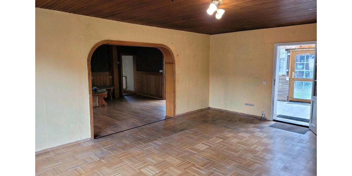 Einfamilienhaus Baunatal - 8 Zimmer, 243 m&sup2;, 225.000&euro; | Angebot:25305013