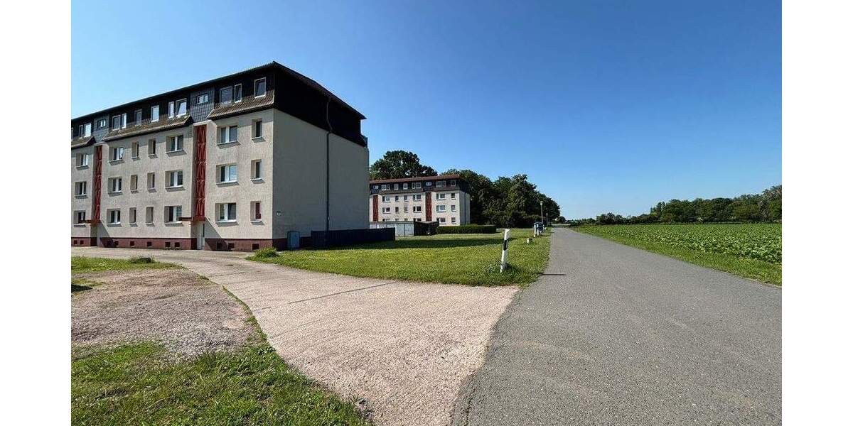 Familienfreundliche Eigentumswohnung mit Einbauküche, 2x Balkonen und 2x Garagen in Löberitz 5 zimmer