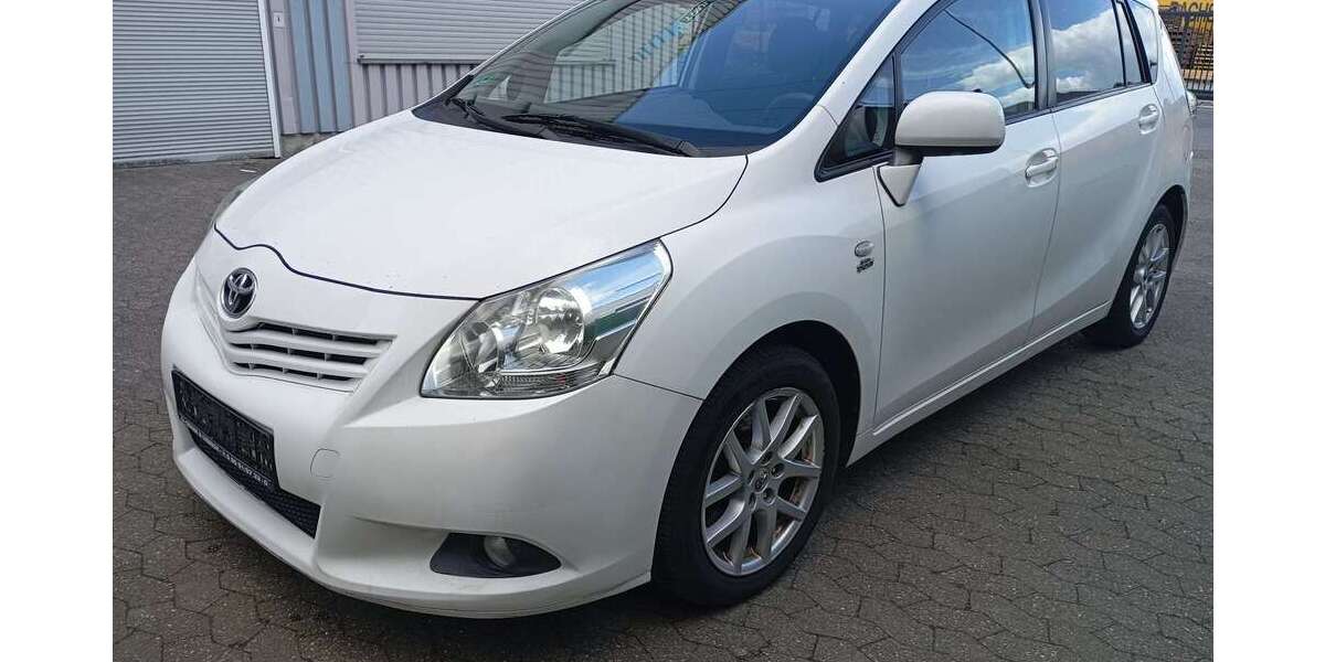 Toyota Verso 220.000 km 7.800 &euro; Busch (Grevenbroich) 41516