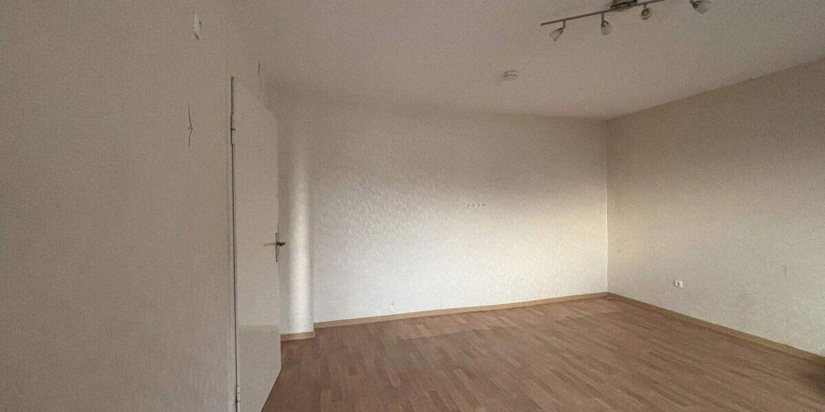 Einfamilienhaus mit Scheune und großem Hof - viel Potenzial in Kirchhain-Emsdorf 7 zimmer