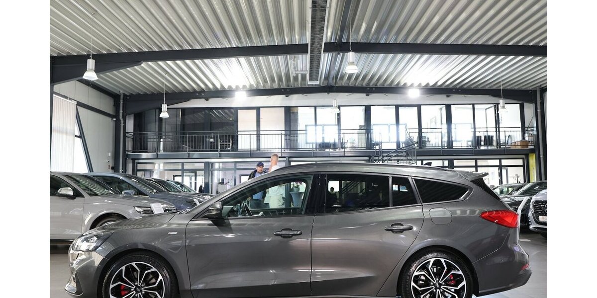 Ford Focus Tunier 1.5 EB ST-LINE-X SPORT / PANORAMA 108.000 km 18.444 &euro; Hamm 59077