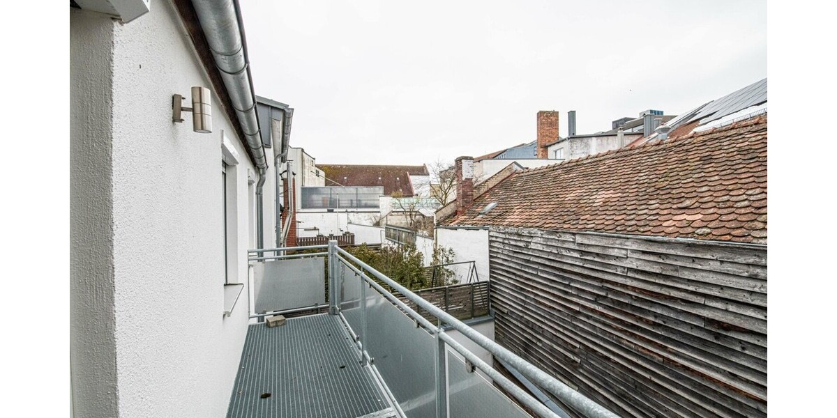 Vermietung: Helle Dachgeschosswohnung mit Balkon und Wohlfühlambiente - Dachgeschoßwohnung Cham | Angebot:24787865