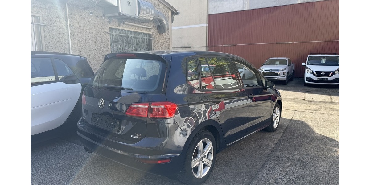 VW Golf VII Sportsvan DSG Schiebed. AHK Comfortline 113.611 km 10.890 &euro; Berlin 10247