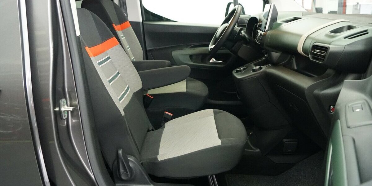 Citroen Berlingo 1.2 PureTech EAT8 Shine XL AHK 38.900 km 26.330 &euro; Lich 35423