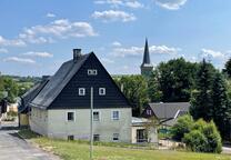 Freistehendes Haus mit ehemaliger Bäckerei und bezugsfertiger Woh