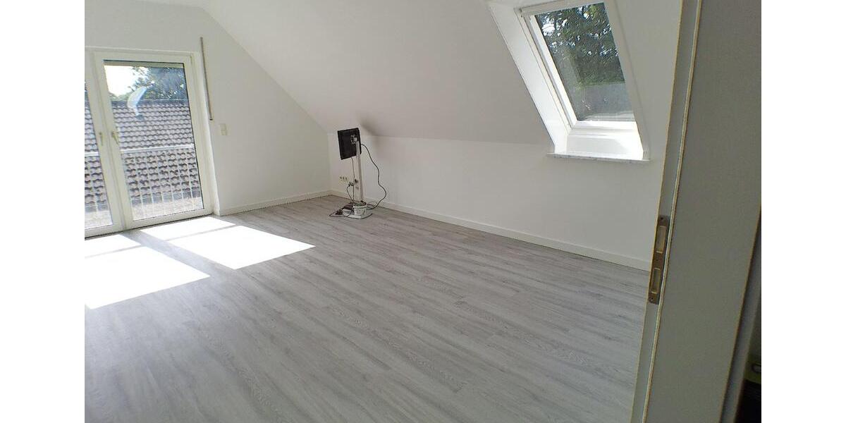 Dachgeschoßwohnung Itzehoe - 3.5 Zimmer, 81 m&sup2;, 900&euro; | Angebot:26029954