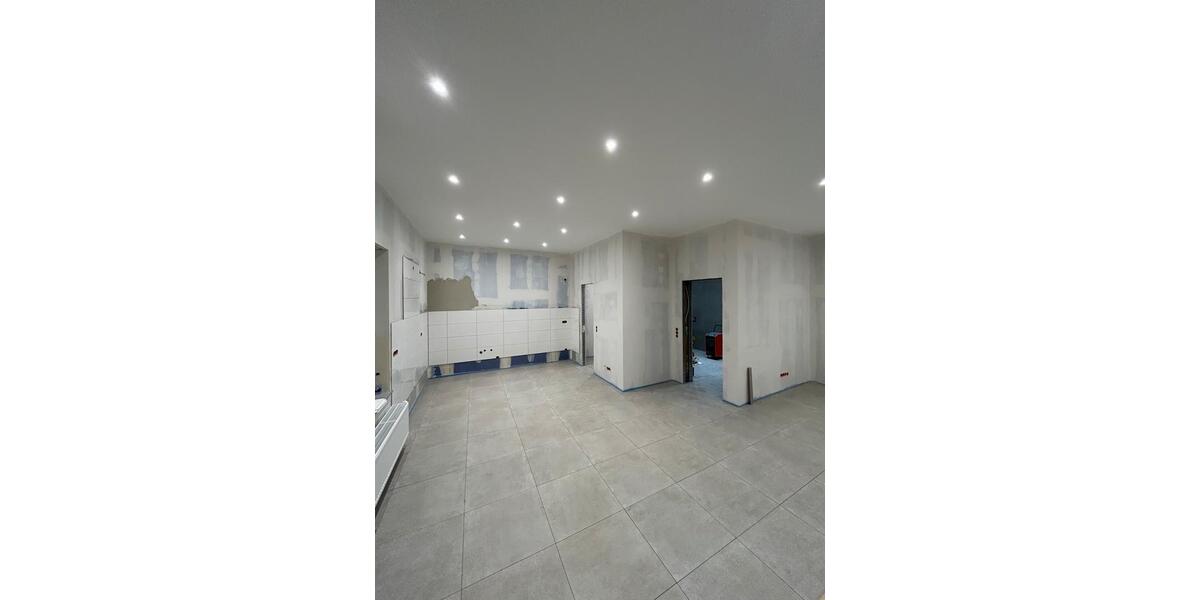 ERSTBEZUG mit Küche: 3Zi Whg + 20qm Hobbyraum inkl + Terrasse 3 zimmer