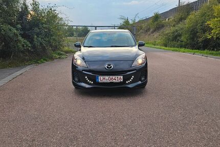 Mazda 3 107.000 km 7.999 € Staffel 65556