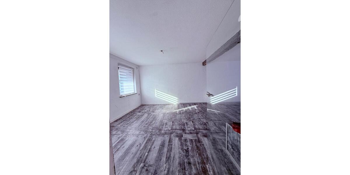 Doppelhaushälfte Gersheim - 6 Zimmer, 155 m&sup2;, 116.000&euro; | Angebot:26605200