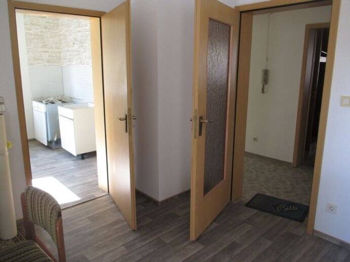 Solides Zweifamilienhaus mit Dachgeschoss, Garten, Garage und Kfz-Stellplatz und zusätzl Bauplatz in begehrter Wohnlage in Bad Kissingen-Reiterswiesen 6 zimmer