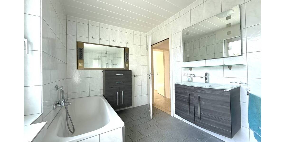 Etagenwohnung Bielefeld Hillegossen - 2 Zimmer, 95 m&sup2;, 118.000&euro; | Angebot:26402367