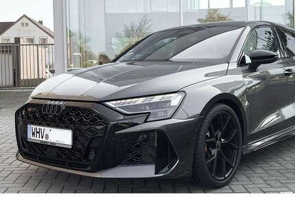 Audi RS3 1.109 km 65.995 &euro; Wilhelmshaven 26389