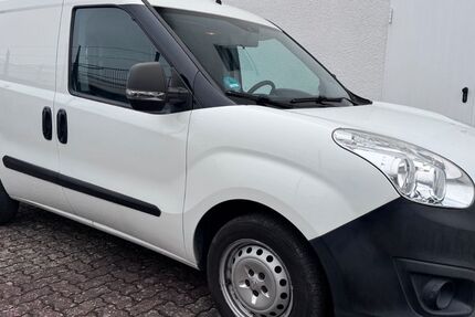 Opel Combo 83.000 km 8.490 &euro; Linkenheim-Hochstetten 76351