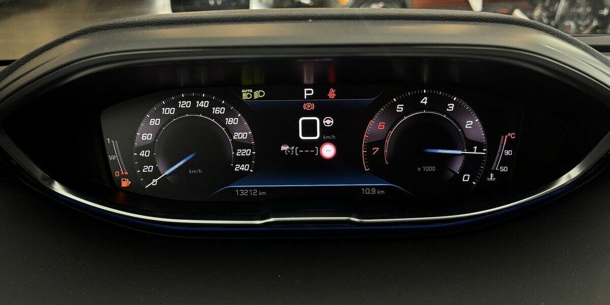 Peugeot 5008 GT Pt 130 EAT 8 AHK 1.Hand 7 Sitze 13.300 km 26.620 &euro; Lich 35423