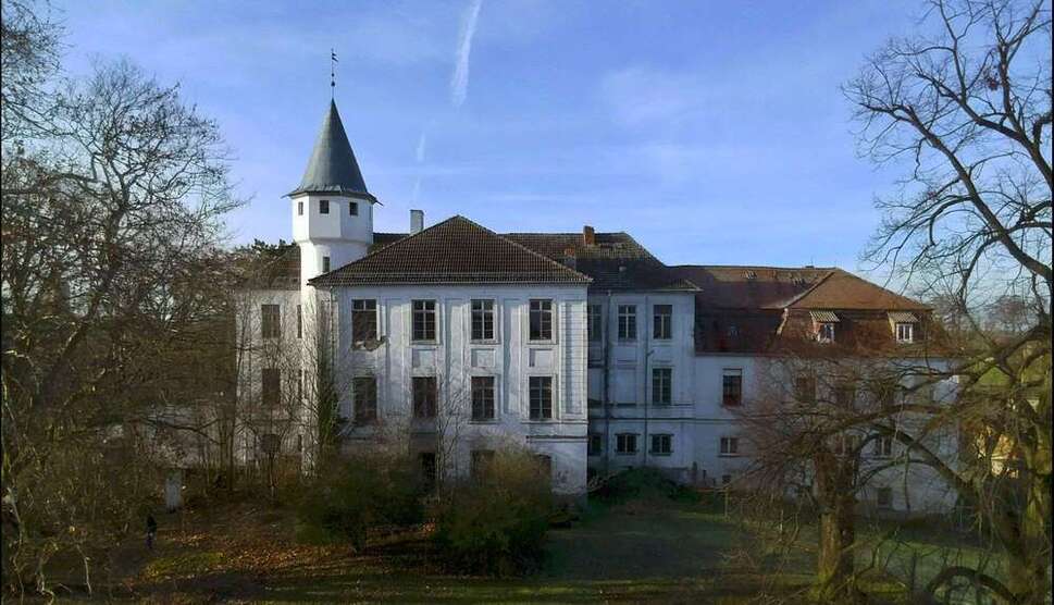 Haus zum Kaufen in Genthin 175.000 € 958 m²