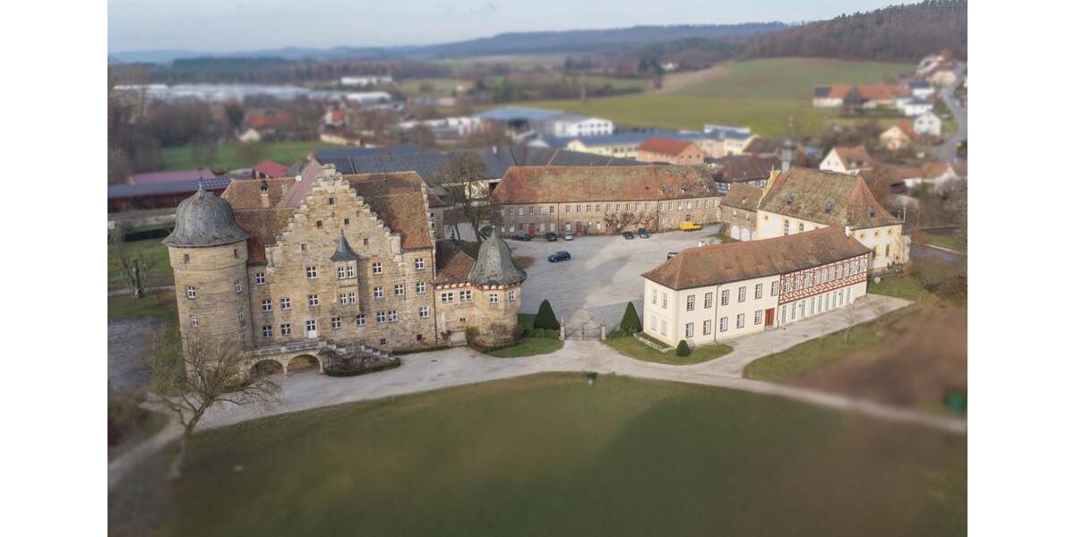 Barocke Eleganz trifft Moderne – Stilvolle Wohnung mit historischem Flair 5 zimmer