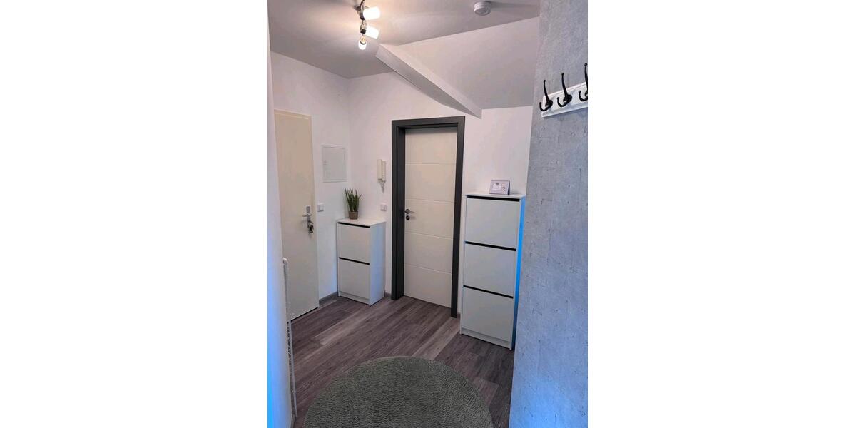 Moderne 3-Zi. Wohnung mit EBK, Carport, Wallbox & privatem Garten 3 zimmer