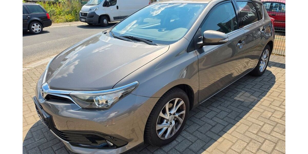 Toyota Auris 59.028 km 7.990 &euro; Meißen 01662