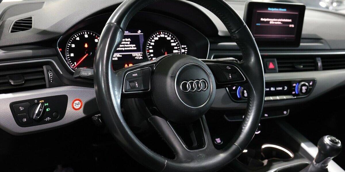 Audi A4 Avant 35 TFSI SPORT / 1.HAND / LED / NAVI+ 108.000 km 19.111 &euro; Hamm 59077