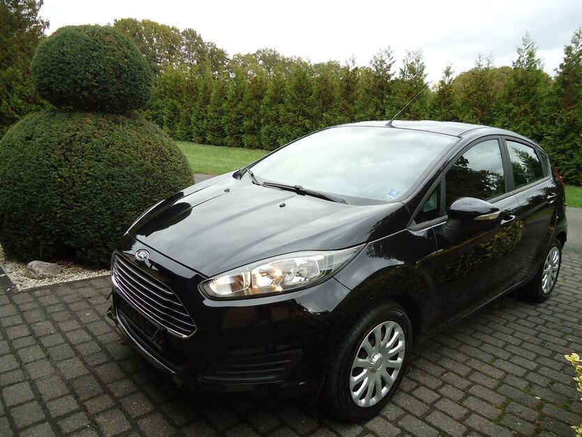 Ford Fiesta 123.400 km 4.900 € Halle 33790