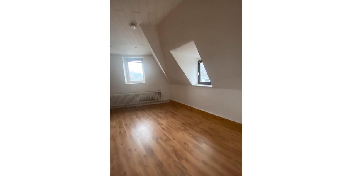 Dachgeschoßwohnung Velbert Langenberg - 4 Zimmer, 90 m&sup2;, 520&euro; | Angebot:24866561