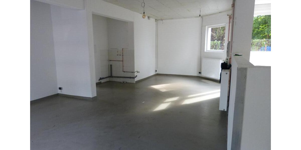 Gewerbehalle mit Büro, Garagen und Sozialräumen 170 qm zimmer