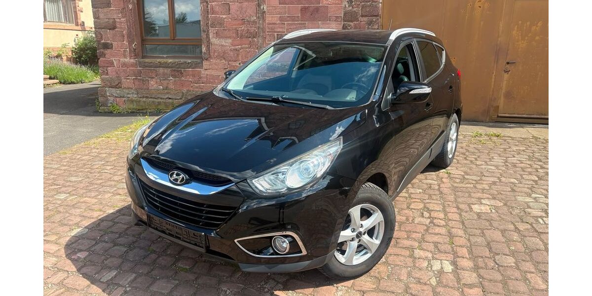 Hyundai ix35 161.000 km 6.499 &euro; Freudenberg 97896