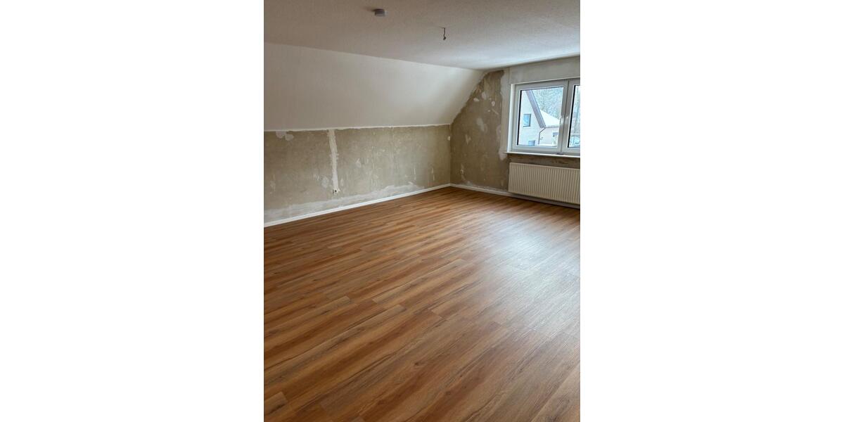 Dachgeschoßwohnung Garrel - 5 Zimmer, 95 m&sup2;, 700&euro; | Angebot:25280342