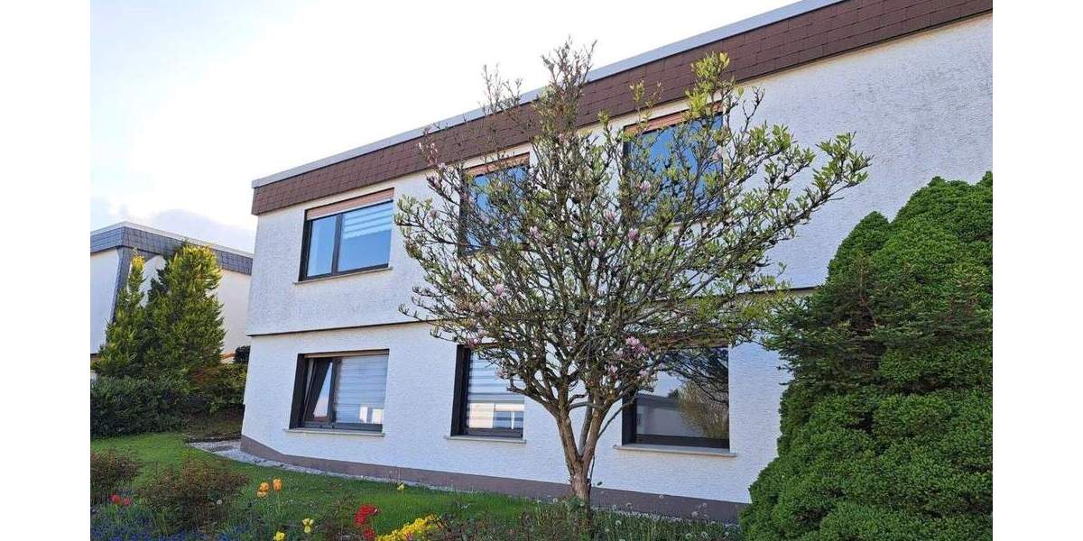 Winkelbungalow mit Einlieger, Doppelgarage, Photovoltaik und schönem Garten 6 zimmer