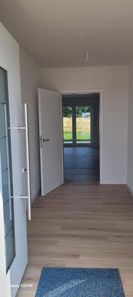 Erstbezug - moderne DH Hälfte mit PV Anlage, Wallbox, Wärmepumpe zimmer