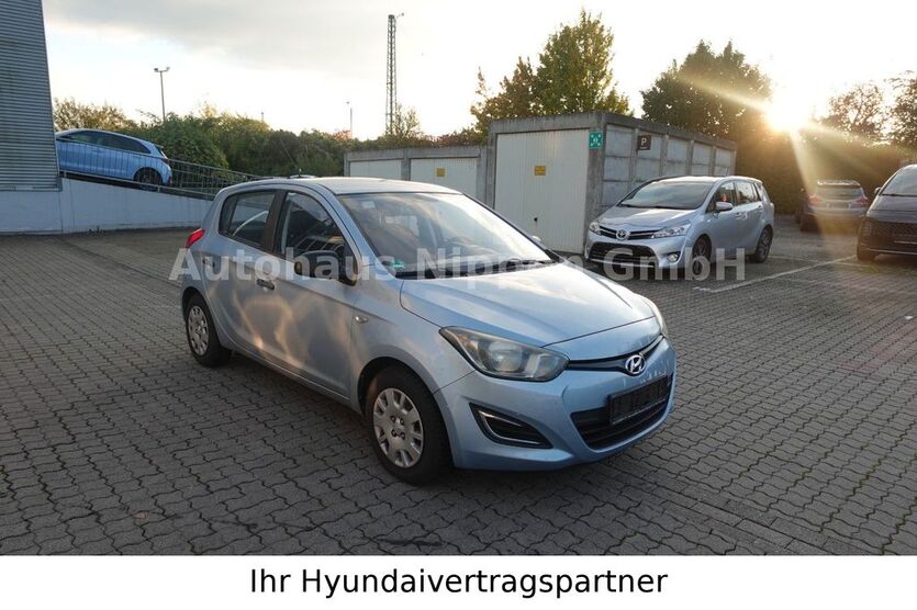Hyundai i20 86.890 km 2.985 € Göttingen 37077