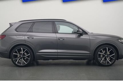 VW Touareg 3.985 km 102.480 &euro; Leverkusen 51379